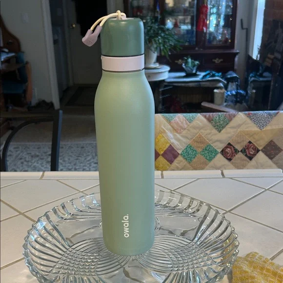 Owala 24oz Free Sip Twist Stainless Steel Water Bottle - Picture 1 of 14
